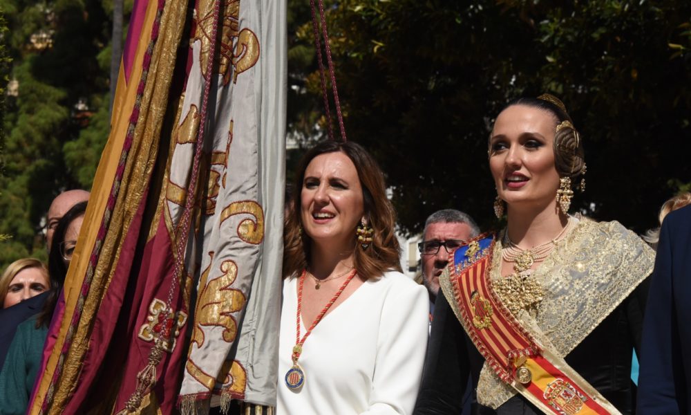 GALERÍA La Senyera regresa a la Catedral ocho años después en la