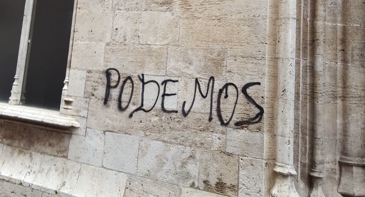 El Ayuntamiento planea colocar cámaras en la Lonja, Torres de Serranos y otros monumentos contra las pintadas