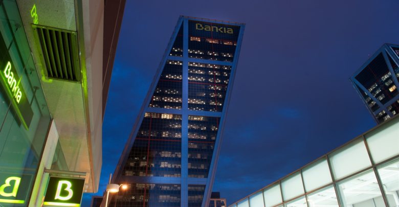 Bankia y los sindicatos firman el ERE que prevé un máximo de 2.000 salidas voluntarias