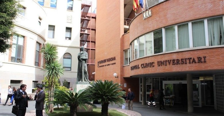 CSIF denuncia que hasta 40 pacientes esperan en camas en Urgencias del Clínico por falta de espacio en planta