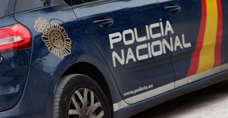 Detenido un hombre tras arrojar a su expareja desde un tercer piso en Sagunto delante de su hija