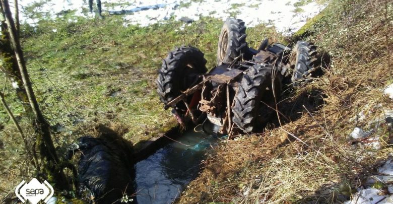 Fallece un hombre atrapado debajo de su tractor tras volcar en Planes