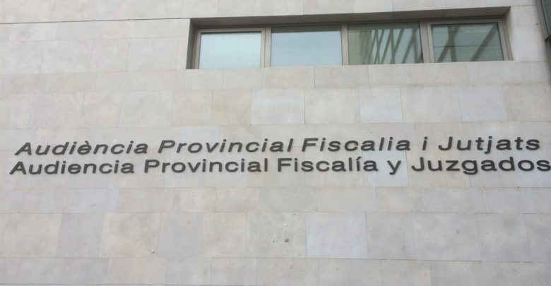 Un exsubdirector del IVAM sigue procesado al ver la Audiencia que guardaba fotos "claramente pornográficas" de menores