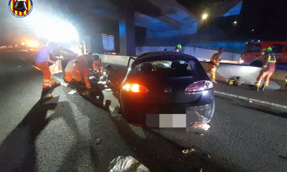 Muere Un Chico De A Os Tras Chocar Un Coche Y Un Cami N En La Ap