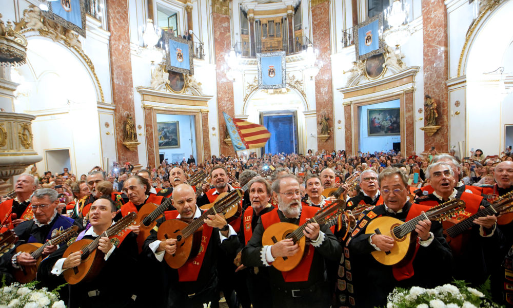 Galer A La Bas Lica De La Virgen Acoge La Tradicional Ronda A La Mare