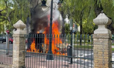 Arde una furgoneta por un fallo mecánico frente a los Viveros de València