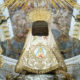Así es el manto de seda y oro de 1957 que luce Virgen de los Desamparados