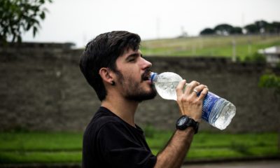 ¿Es malo beber demasiada agua?
