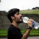 ¿Es malo beber demasiada agua?