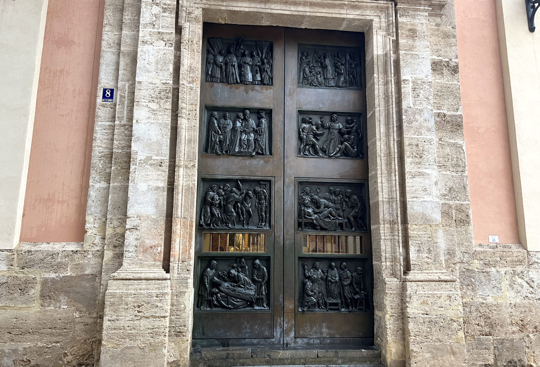 Puertas de Bronce de la Basílica de la Virgen