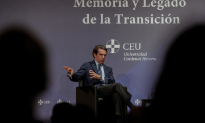 Aznar llama “farsante” a Sánchez por sus cinco días de reflexión