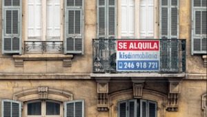 notificar a un inquilino para que deje la vivienda