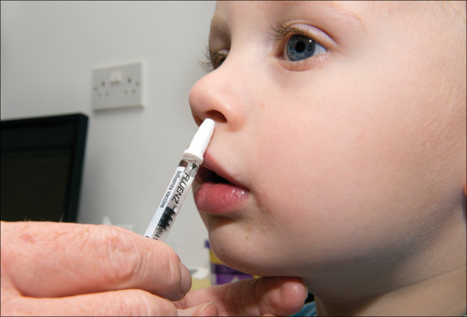 vacuna intranasal gripe menores