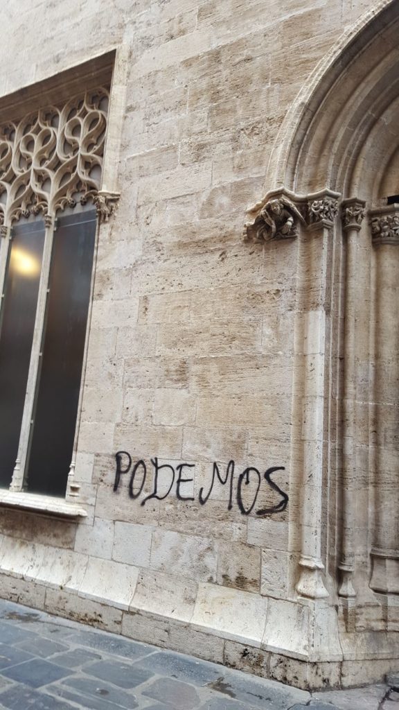 Identificado el autor de las pintadas en 12 edificios históricos de València