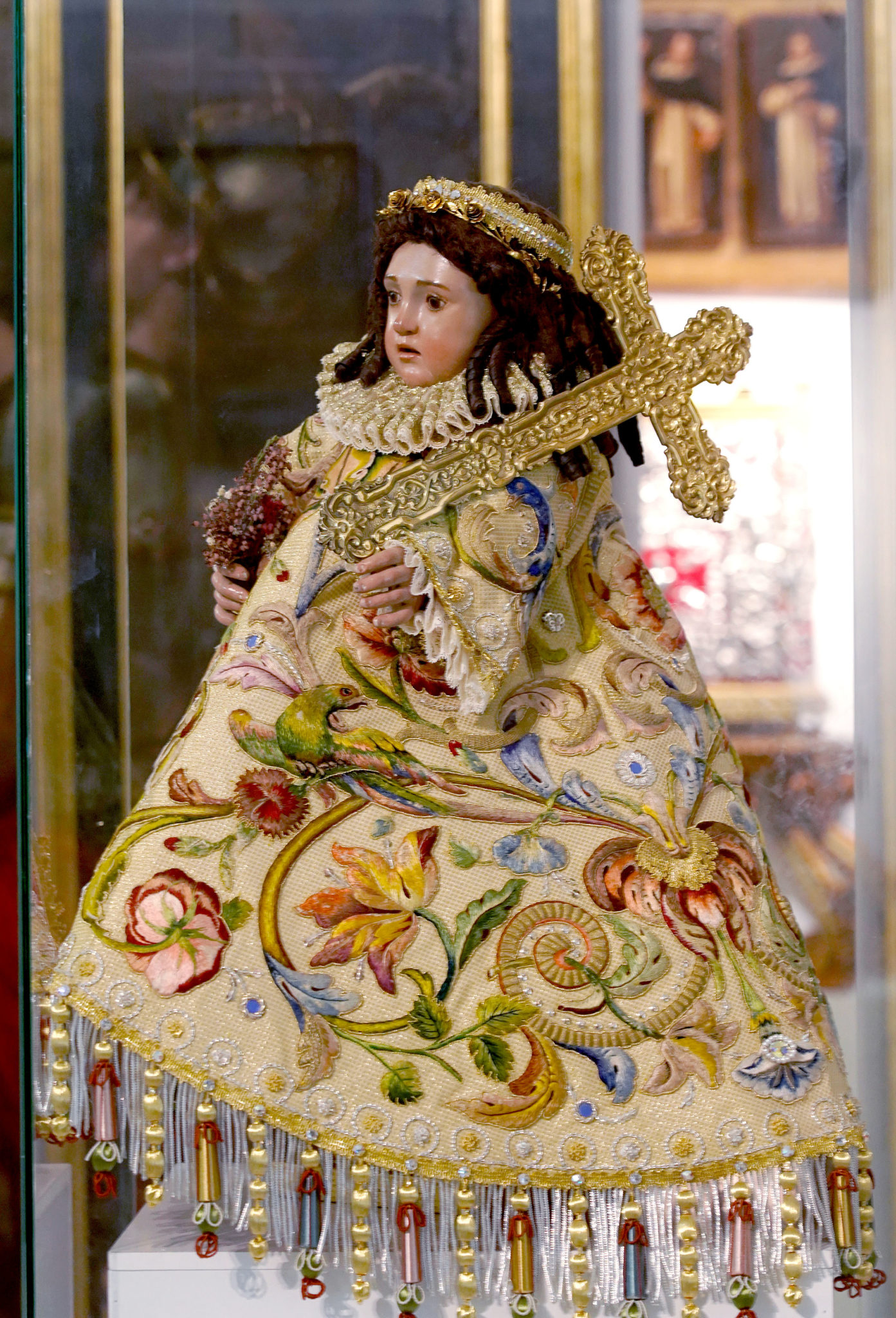 Museo expone manto Virgen y Bobet