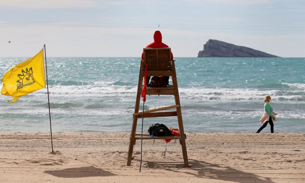 Muere ahogado un hombre en la playa de Levante de Benidorm - OFFICIAL PRESS