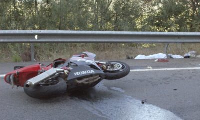 Mueren dos chicos de 21 años al chocar su moto contra una farola en Alicante