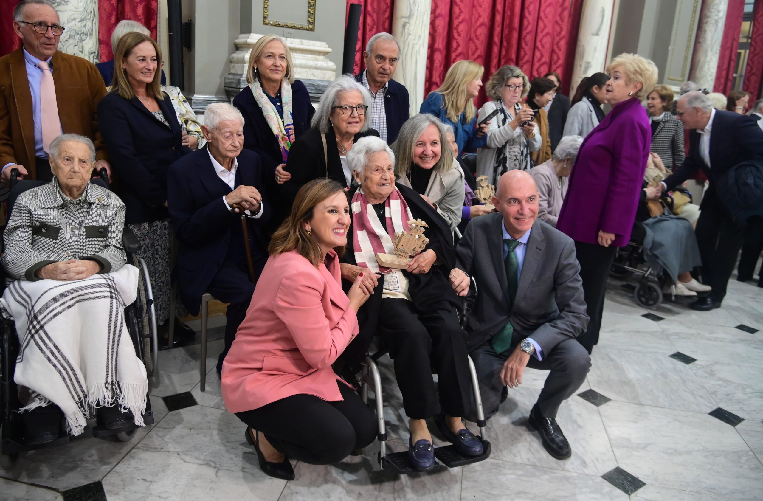Valencia rinde homenaje a sus personas centenarias