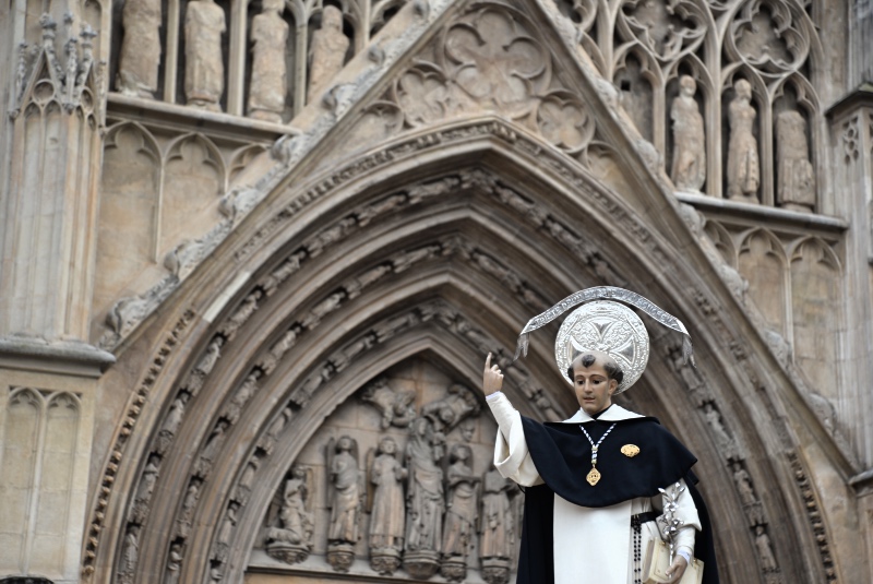arzobispo recibe ninos miracles