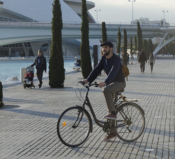 La OCU sitúa a València entre las tres mejores para ir en bici