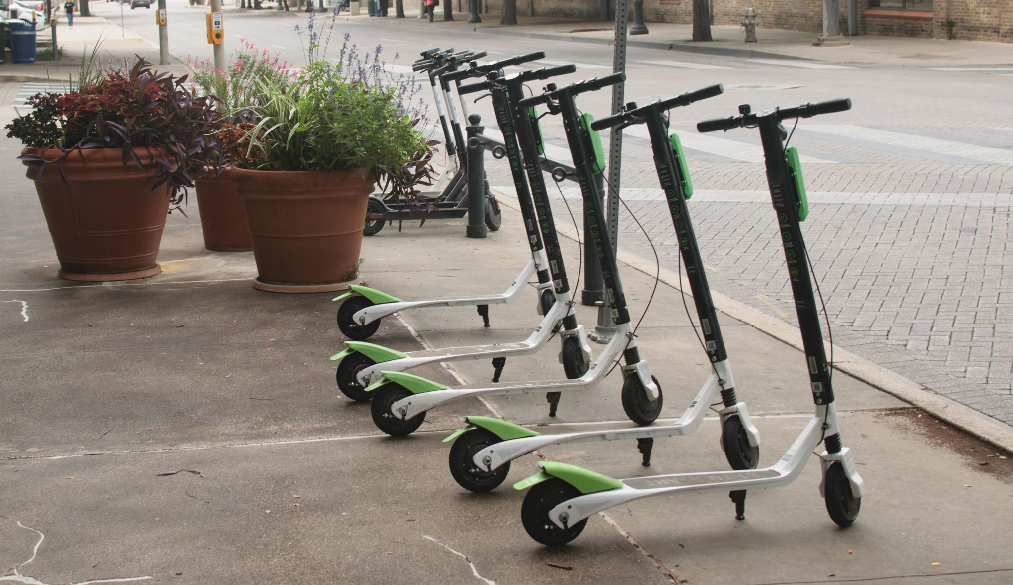 Enero de 2024 marca un antes y un después para los patinetes eléctricos en  España: así los regulará la DGT