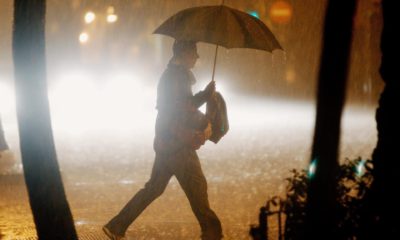 Las lluvias continuarán este martes en el norte de la Península, mientras que Mallorca, Menorca (Baleares) y Girona (Cataluña) estarán en aviso por olas, según la AEMET. Además, se espera que una DANA (Depresión Aislada en Niveles Altos) se acerque al noroeste, aunque sin gran impacto. Mañana, el norte peninsular seguirá bajo la influencia de un flujo húmedo que traerá cielos nublados y lluvias débiles, principalmente en el área cantábrica, norte de Galicia, Pirineo occidental y norte del sistema Ibérico. También hay posibilidad de chubascos ocasionales en el este de Cataluña y Baleares. Llega una masa de aire frío La AEMET ha advertido en sus redes que el jueves llegará una masa de aire inusualmente fría para esta época, afectando sobre todo al norte y Baleares, y que se retirará el sábado, dando paso a temperaturas más cálidas, especialmente en el oeste. Las precipitaciones seguirán siendo abundantes en el norte el jueves, con posibilidad de nieve en cotas altas de los Pirineos. Las temperaturas bajarán en gran parte del país, con un descenso notable en el tercio norte, mientras que en el sudeste y Canarias se mantendrán estables. Los vientos serán fuertes en Ampurdán, Valle del Ebro, Baleares, el Estrecho y Canarias.