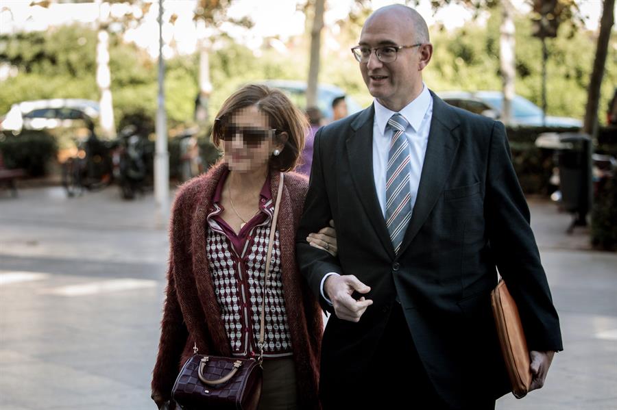 Condenan a la exjefa de administración de EMT València a devolver 4 millones