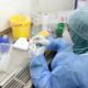Anticuerpos de variante sudafricana de coronavirus ofrecen protección cruzada
