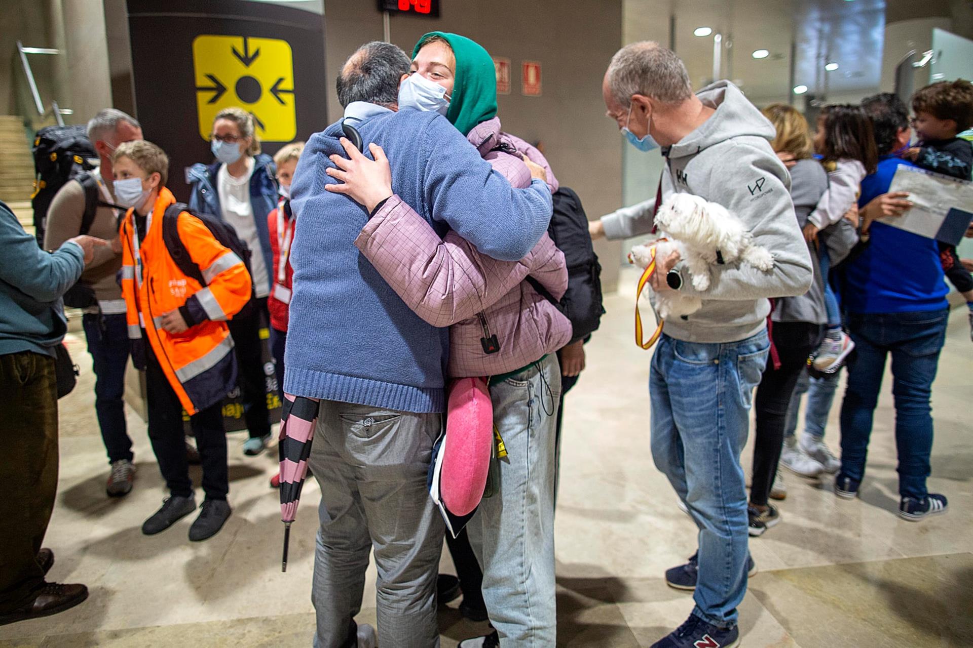 Llega a Valencia un nuevo avión con familias ucranianas que huyen de la guerra