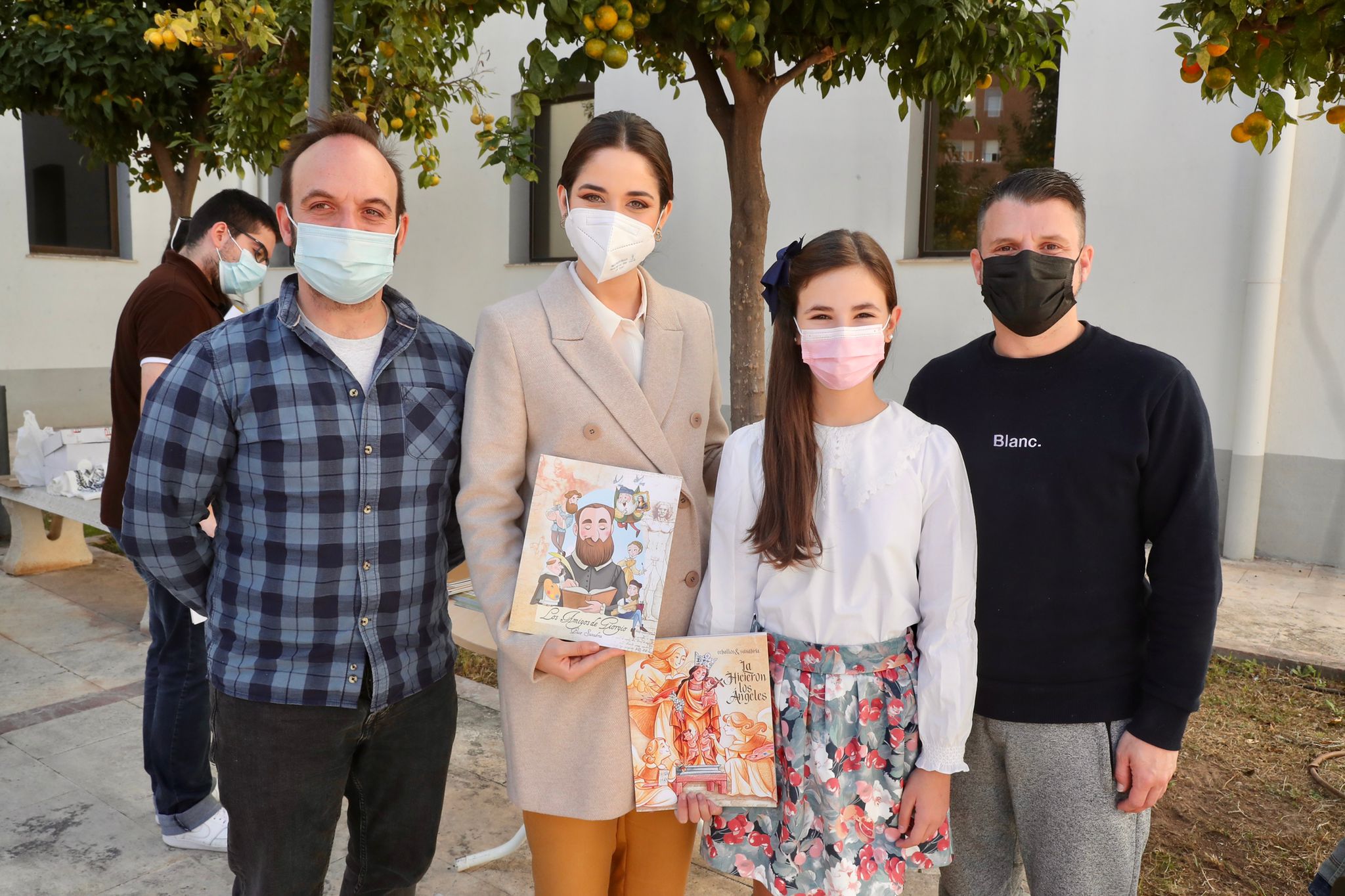 GALERÍA| Las Falleras Mayores de València visitan la Feria del Coleccionismo Fallero