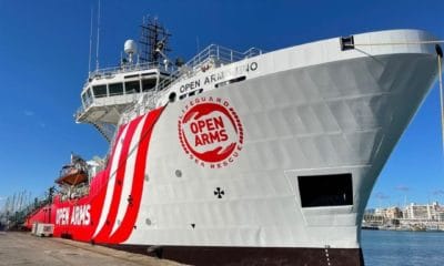 Así es el "Open Arms Uno", la imponente embarcación que salvará vidas