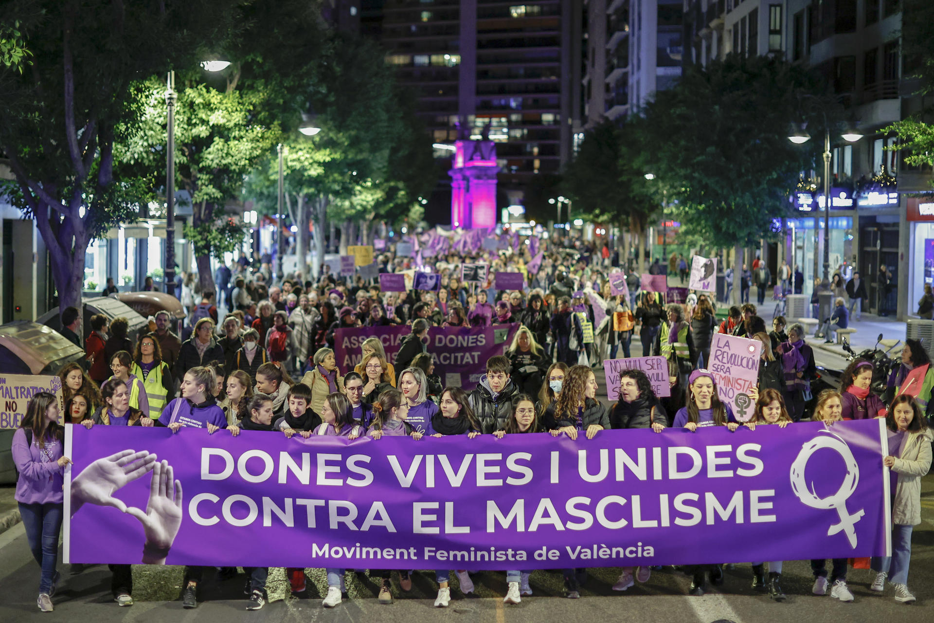 València clama contra la "cruel violencia" machista