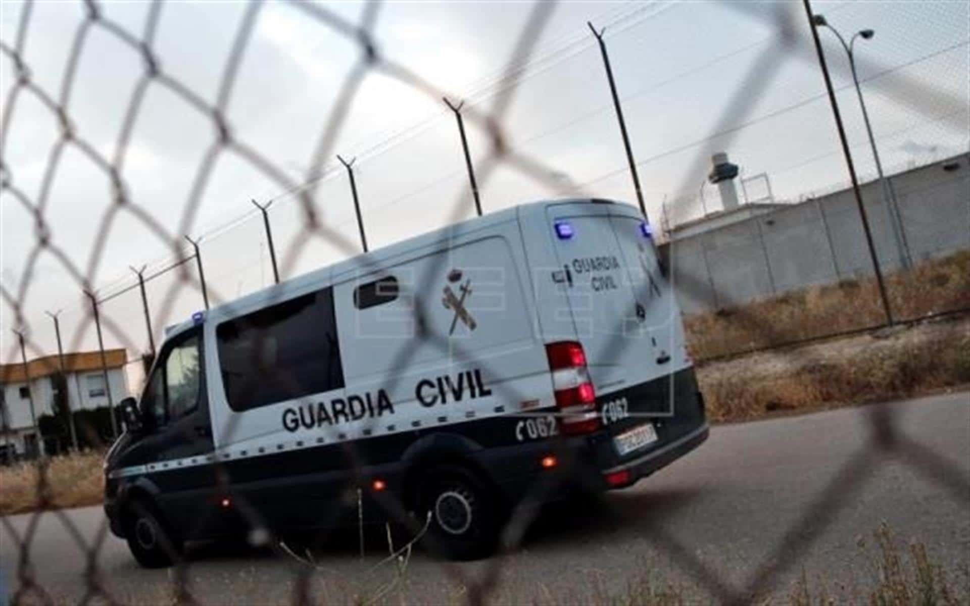 La Guardia Civil frustra la fuga de un preso que saltó de ambulancia y huyó