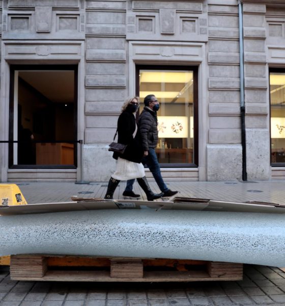 Desvalijan de madrugada la tienda Apple en pleno centro de València