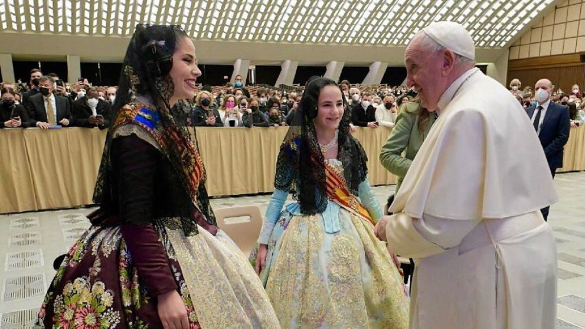 El Papa Francisco recibe a las Falleras Mayores de València