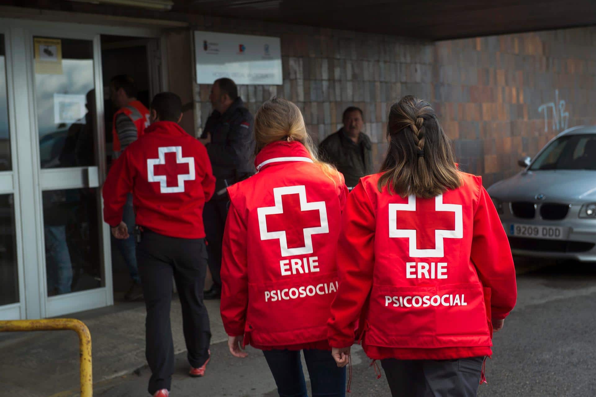 Psicólogos de Cruz Roja atienden a amigos y profesores del parricida de Elche