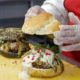 Dos finalistas valencianos compiten en Coruña por elaborar la mejor "burger" de España