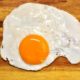 ¿Son peligrosas las manchas rojas de los huevos?