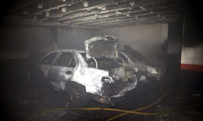 Un incendio en un garaje de Alaquàs calcina 7 vehículos y obliga a evacuar