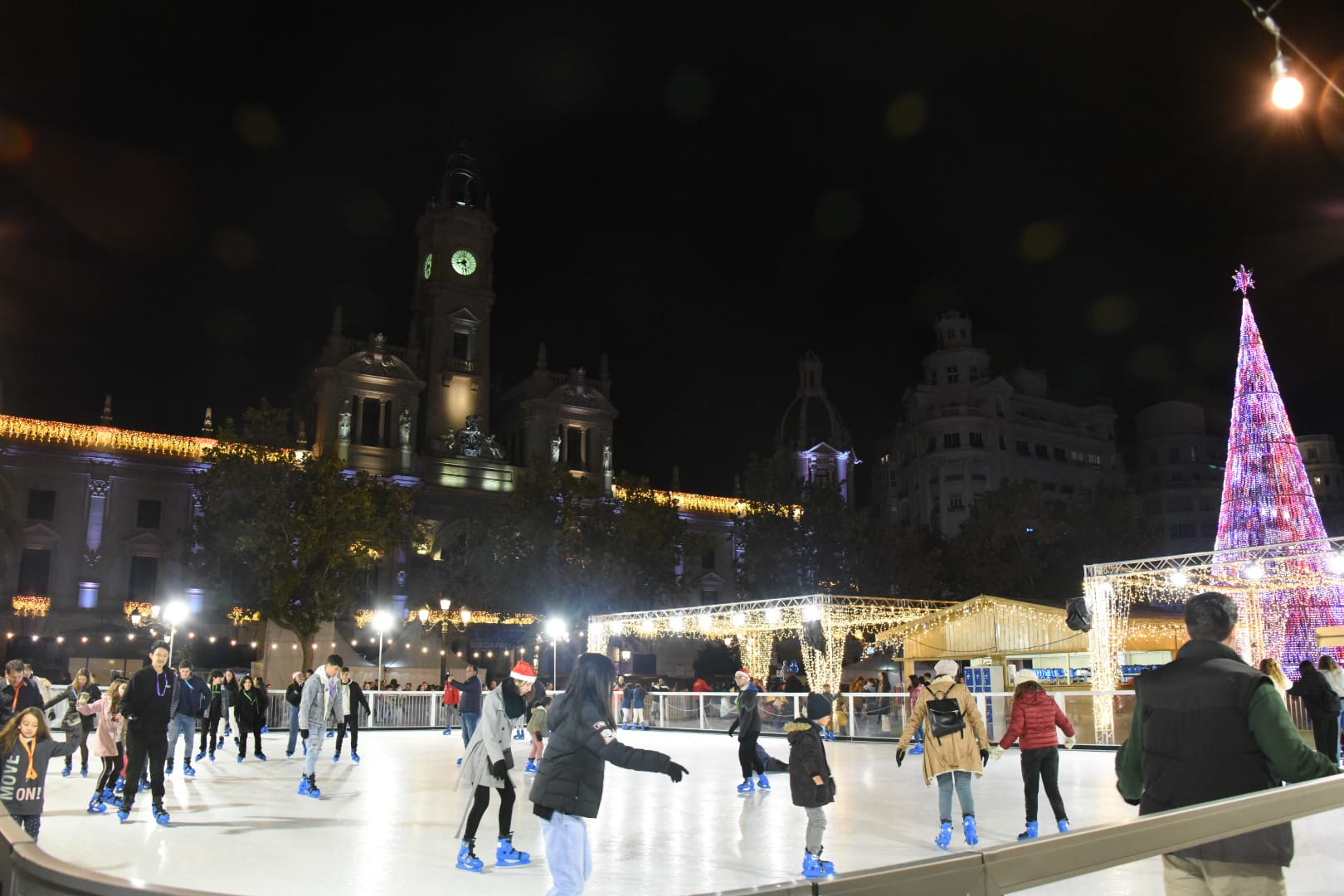 Pista de patinaje en la Plaza del Ayuntamiento de Valencia