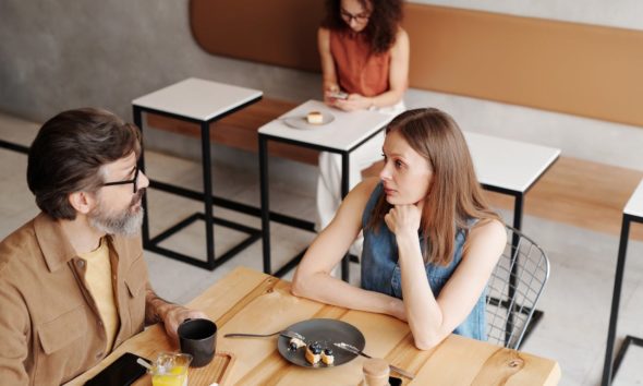 Señales para identificar si alguien te está mintiendo