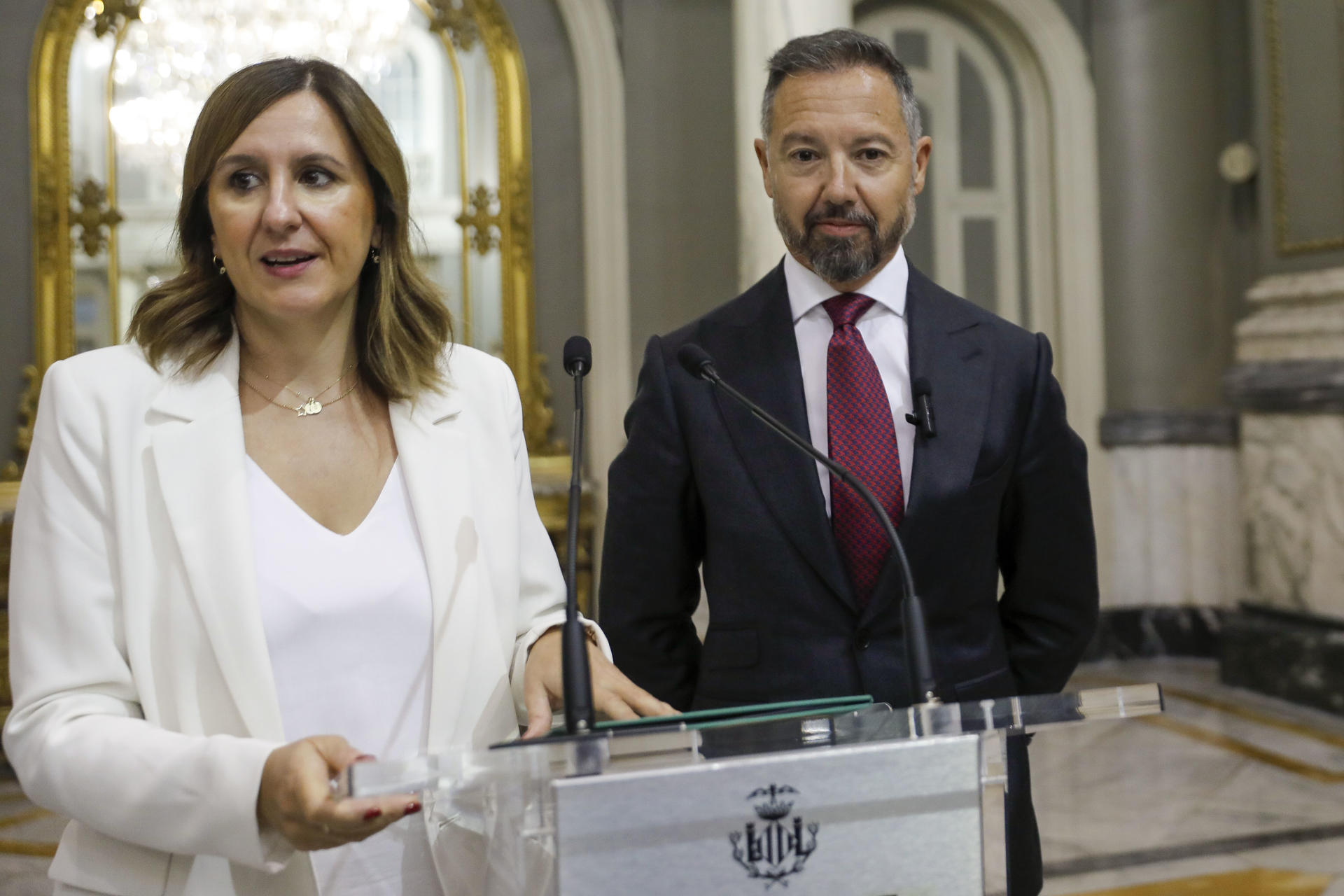 El Ayuntamiento de València, con votos de PP y Vox, rechaza el acuerdo para la investidura
