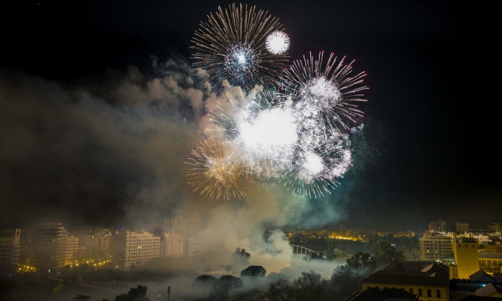 Castillo fuegos artificiales viernes Valencia