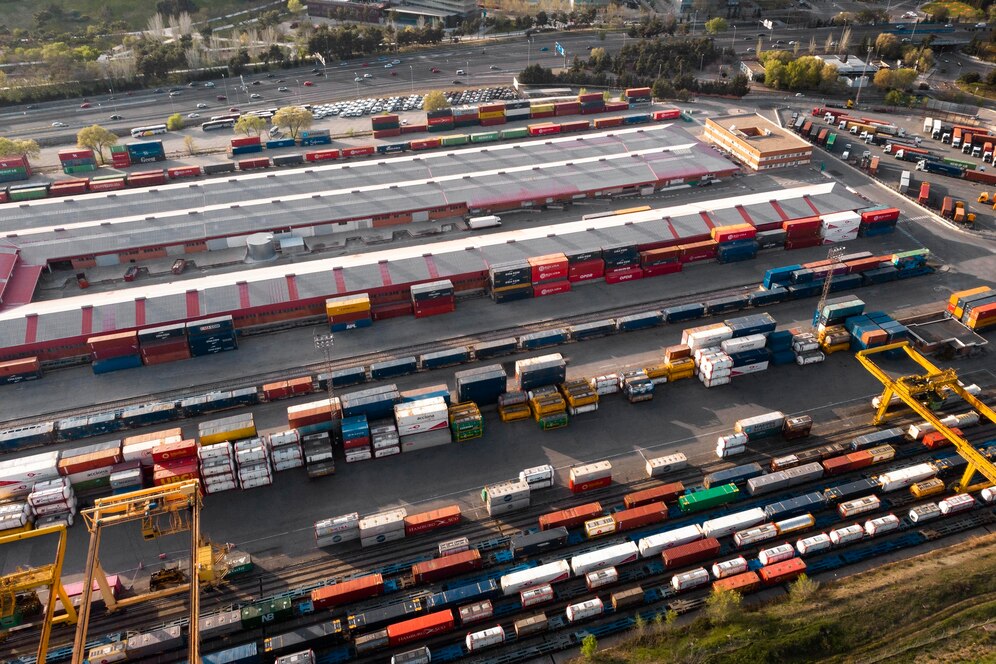 El transporte multimodal de mercancías peligrosas: Normativas, recomendaciones y retos en su coordinación