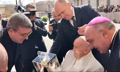 El Papa Francisco recibe al Arzobispo de Valencia