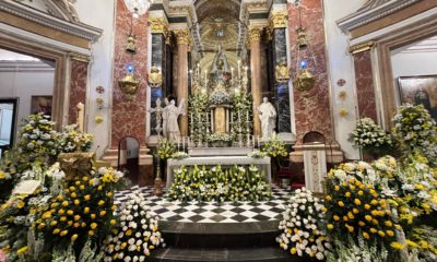 Floristas homenaje Vírgen Desamparados