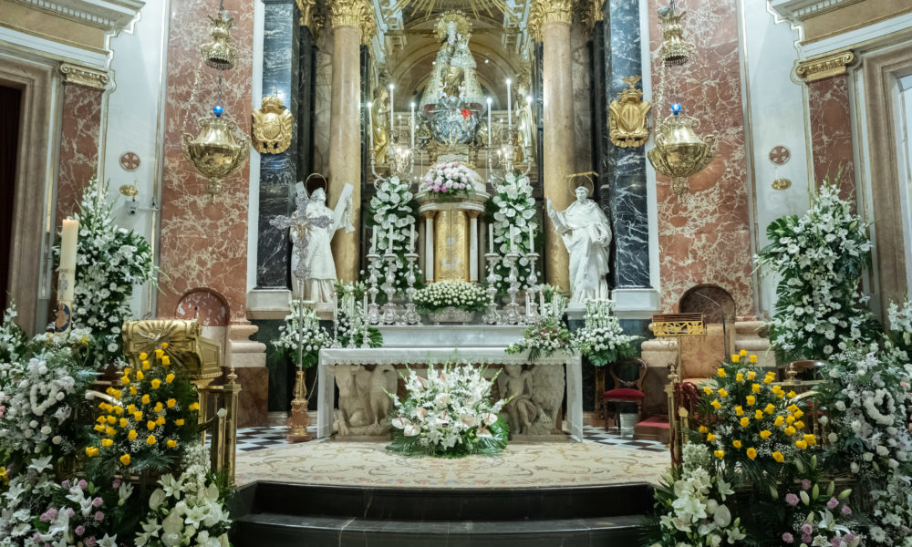 Floristas homenaje Vírgen Desamparados