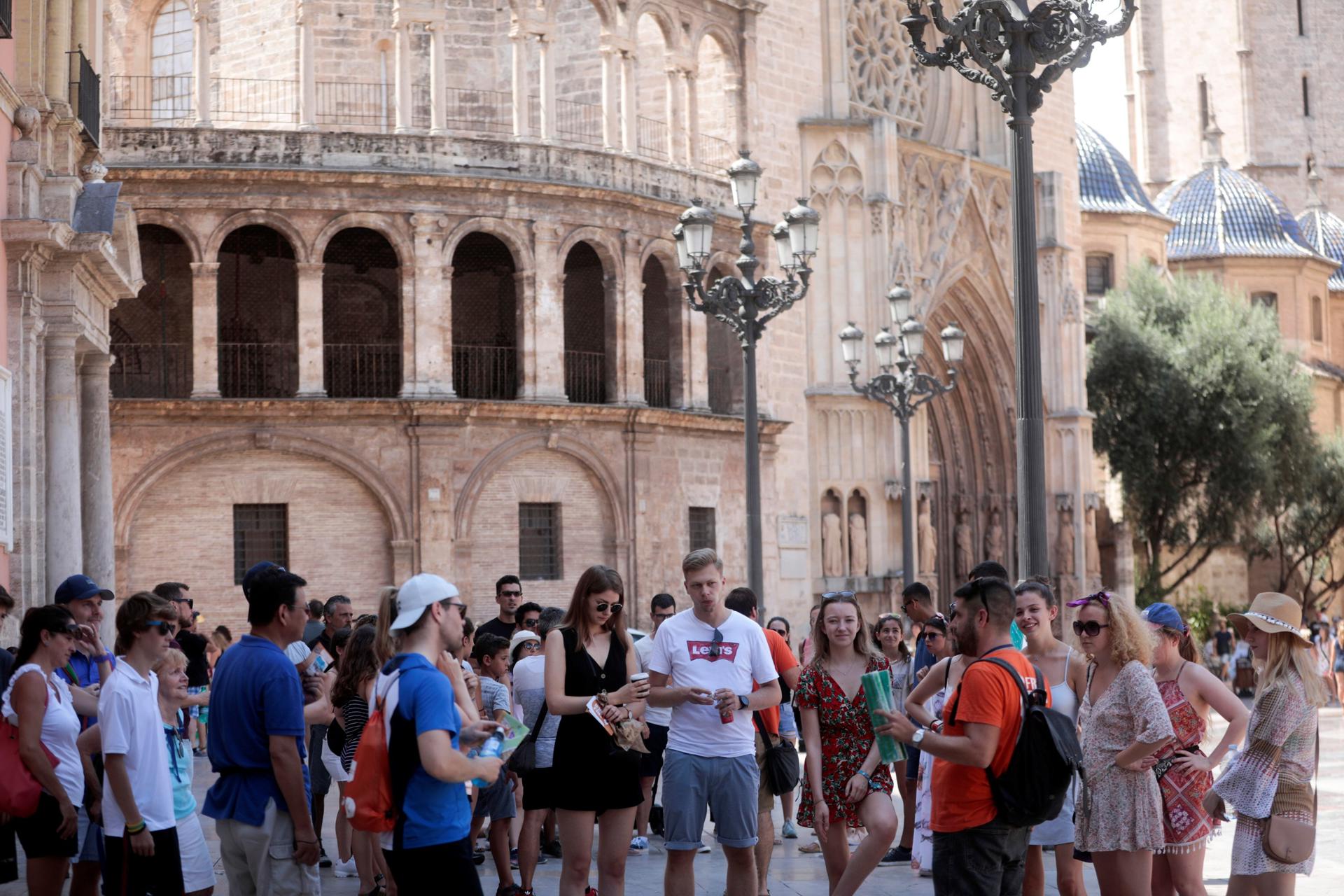 Turismo masivo patrimonio histórico impacto