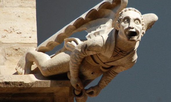 Lonja de la seda gárgolas