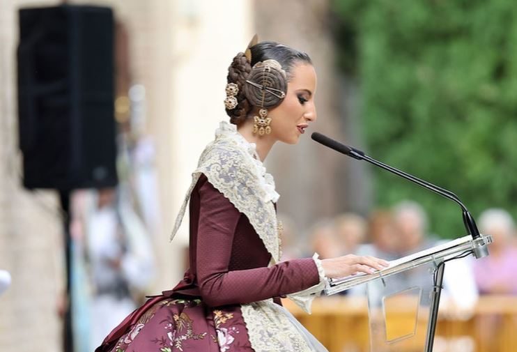 Las Falleras Mayores de Valencia: guardianas de la tradición, influencers del futuro